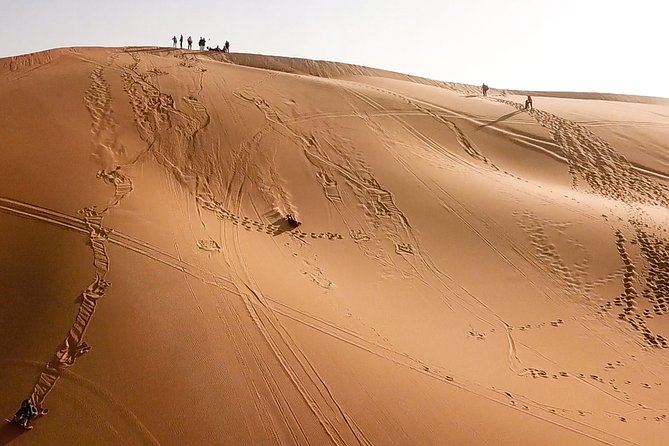 2hr COMBO - 1hr Lie-down Sandboarding and 1hr Quad Bike ride - Lie-down sandboarding on a giant dune