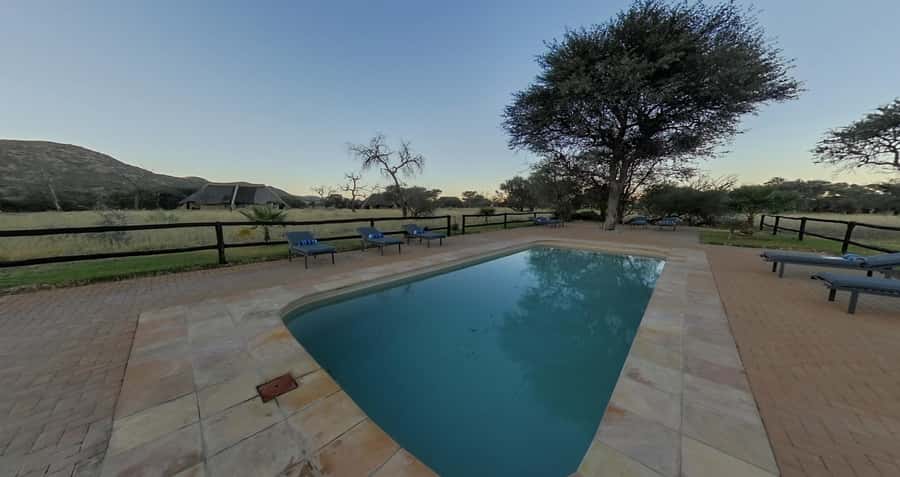 From Windhoek: Okapuka Safari Lodge Day Trip - The game drive across 7,300 hectares