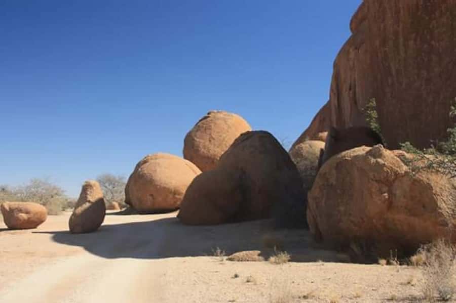 Spitzkoppe : via Zeila Shipwreck - First views of Spitzkoppe