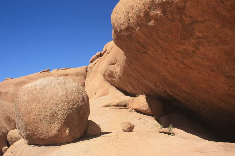 Spitzkoppe : via Zeila Shipwreck - Lunch beside Namibia’s Matterhorn