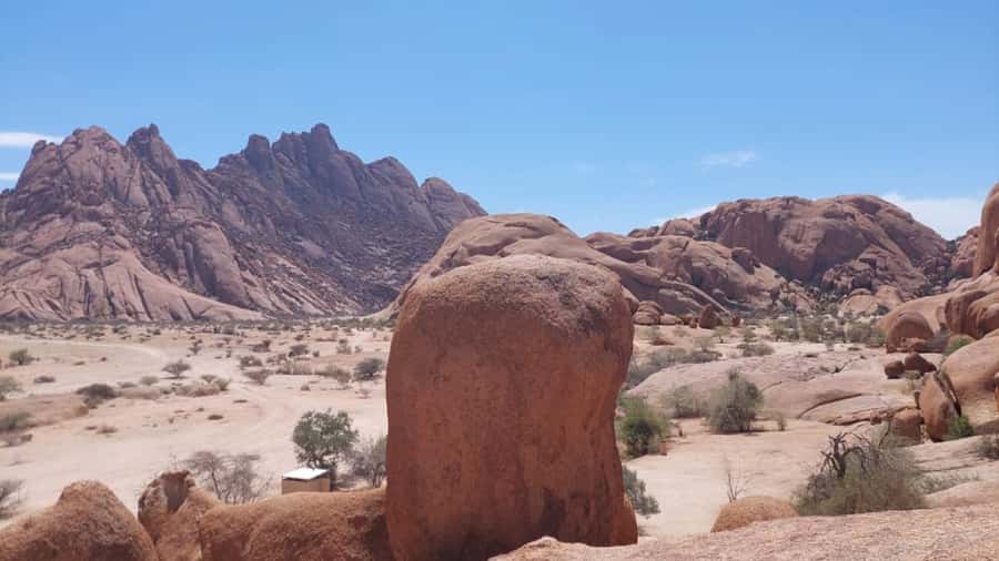 Swakopmund: Spitzkoppe Day Tour with Hotel Pickup - From your hotel to the Zayla Wreck
