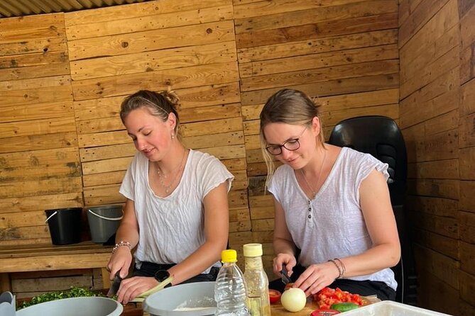 Traditional Cooking Class - Mahangu pap for beginners - Sharing lunch with Linda, Iyaloo, and other local hosts