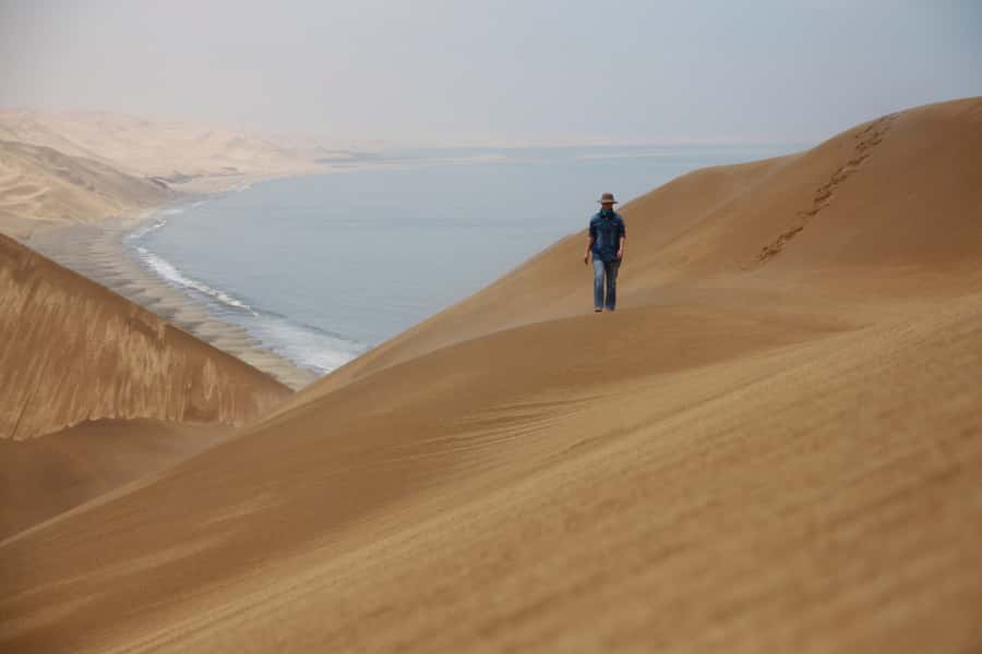 Walvis Bay: Dolphin Cruise, Pink Lakes and 4x4 Dune Drive - The short Waterfront pause