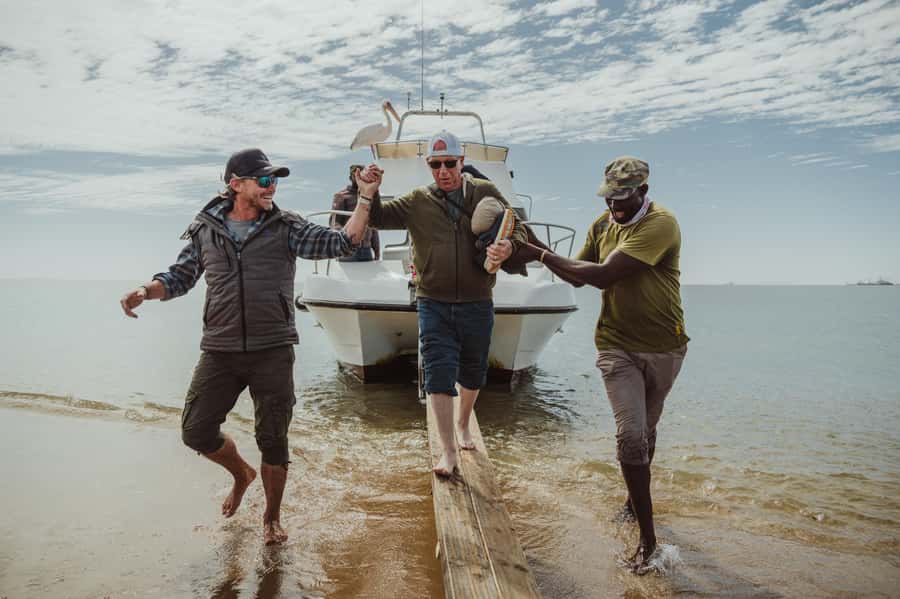 Walvis Bay: Sandwich Harbour 4x4 Trip with Beach BBQ Lunch - Who will enjoy this day most?