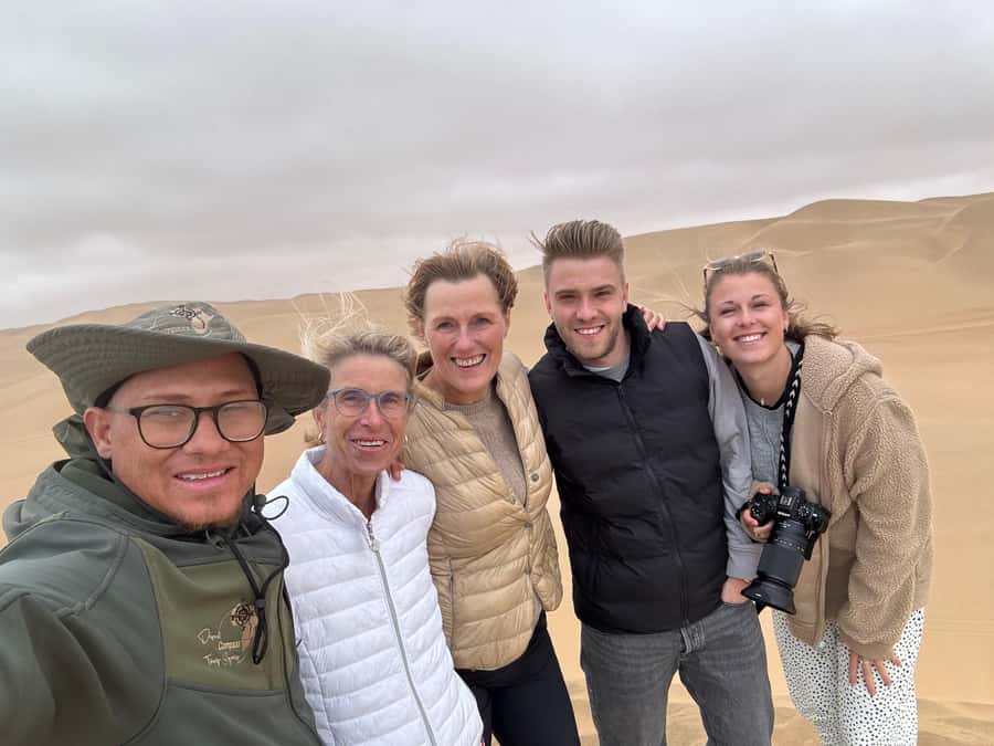 Walvisbay: Sandwich Harbour 4x4 & Sandboarding Tours - Snacks, drinks, and the rhythm of the day
